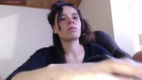 Snapshot of noreen_ chatting on December 1, 6:35 pm noreen_ online show from December 1, 6:35 pm