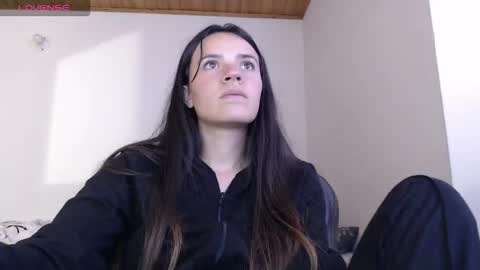 Snapshot of noreen_ chatting on December 3, 6:17 pm noreen_ online show from December 3, 6:17 pm