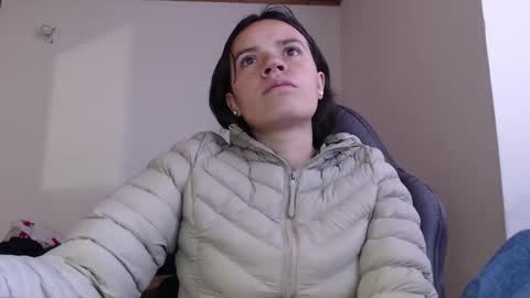 Snapshot of noreen_ chatting on December 17, 3:40 pm noreen_ online show from December 17, 3:40 pm