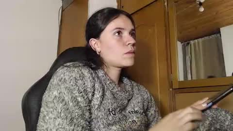 noreen_ online show from January 13, 11:43 pm