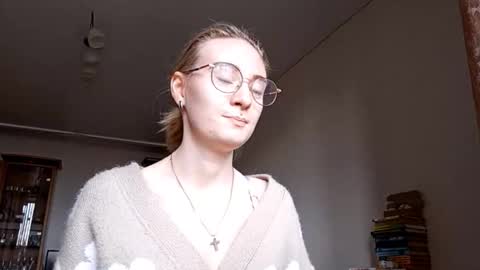 Snapshot of norinebaeza chatting on October 12, 6:01 am Lola online show from October 12, 6:01 am
