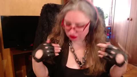 Snapshot of norma_gin chatting on March 9, 7:34 am miss Tress online show from March 9, 7:34 am