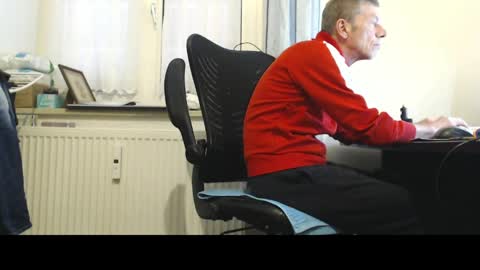 Snapshot of normuc chatting on April 5, 3:09 pm Normuc online show from April 5, 3:09 pm