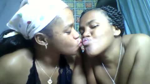 nosminah01 online show from September 9, 7:13 pm