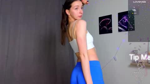 Hello My name is Helene NTMU  Finger up if u like what u see online show from October 16, 2:29 pm