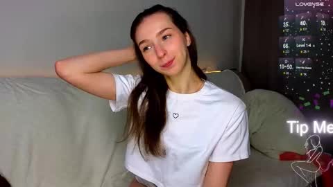 Hello My name is Helene NTMU  Finger up if u like what u see online show from December 3, 2:26 pm