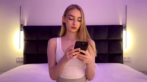 Goldie online show from November 2, 4:20 pm