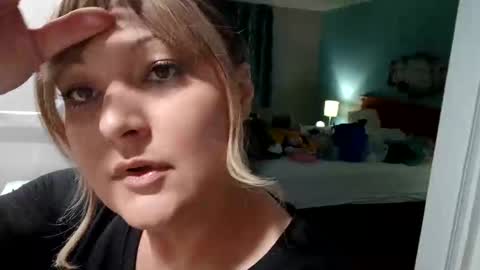 Snapshot of notouchmami chatting on September 21, 9:00 am notouchmami online show from September 21, 9:00 am