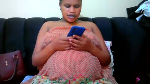 Snapshot of notoy1 chatting on July 2, 10:43 am notoy1 online show from July 2, 10:43 am