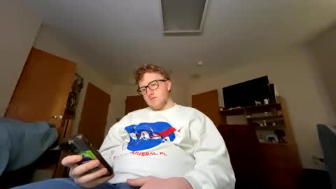 Snapshot of notthis2005 chatting on February 4, 7:33 pm NotThis online show from February 4, 7:33 pm