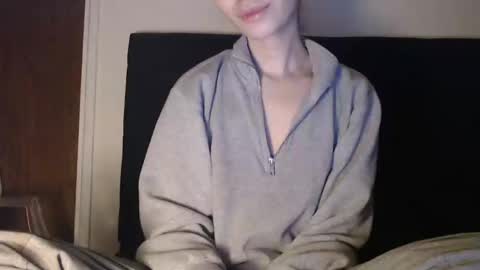 Snapshot of novafrey chatting on January 6, 11:31 pm Olivia online show from January 6, 11:31 pm