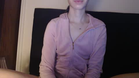 Snapshot of novafrey chatting on January 12, 10:43 pm Olivia online show from January 12, 10:43 pm