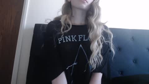 Snapshot of novafrey chatting on March 8, 4:39 pm Olivia online show from March 8, 4:39 pm