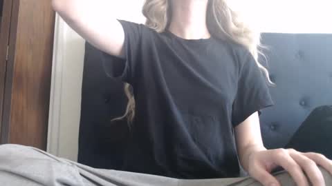 Snapshot of novafrey chatting on March 12, 9:35 pm Olivia online show from March 12, 9:35 pm