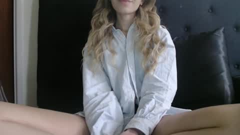 Snapshot of novafrey chatting on October 6, 2:47 pm Olivia online show from October 6, 2:47 pm