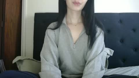 Olivia online show from May 27, 1:19 pm