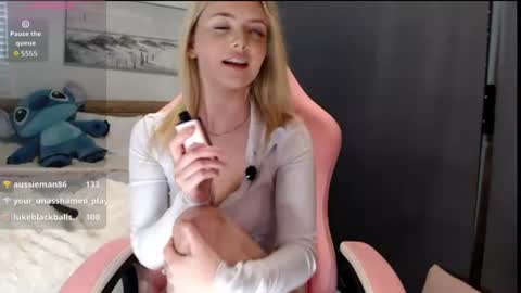 Snapshot of novakitty4 chatting on July 2, 3:23 am Nova online show from July 2, 3:23 am