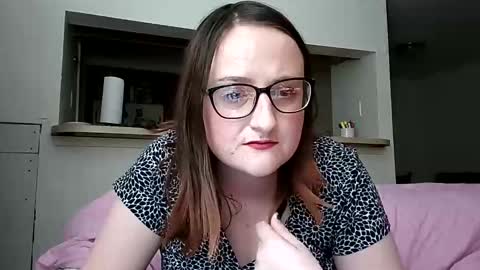Snapshot of novarose233609 chatting on January 15, 2:27 am novarose233609 online show from January 15, 2:27 am