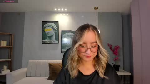 Nova Sinclair online show from August 5, 12:08 pm