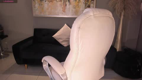 Nova online show from October 25, 9:09 pm