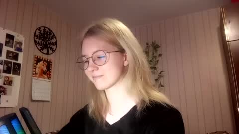 Sari  It is my first day  online show from March 17, 2:09 pm