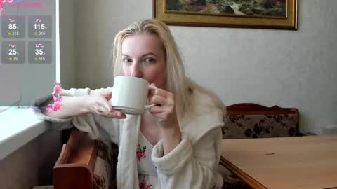 Snapshot of now_elly chatting on September 23, 5:21 am Nowelly online show from September 23, 5:21 am