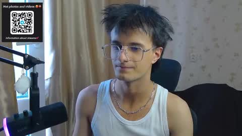 Snapshot of nuar_x chatting on April 19, 1:43 pm Nuar X online show from April 19, 1:43 pm