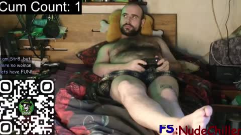 Snapshot of nudechiller chatting on December 15, 12:17 pm Vinz... online show from December 15, 12:17 pm