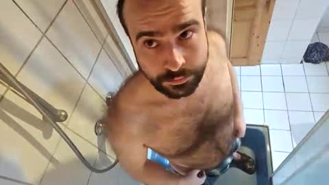 Snapshot of nudechiller chatting on February 10, 9:57 am Vinz... online show from February 10, 9:57 am