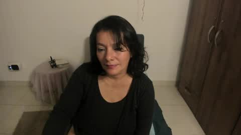 Snapshot of nuit_rose chatting on May 17, 2:09 am nuit_rose online show from May 17, 2:09 am