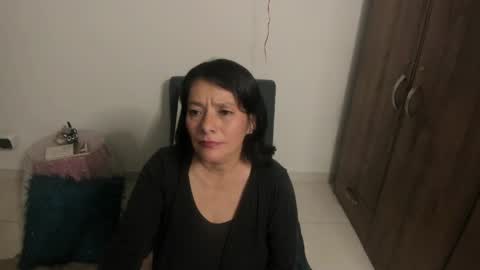 Snapshot of nuit_rose chatting on June 6, 2:27 am nuit_rose online show from June 6, 2:27 am