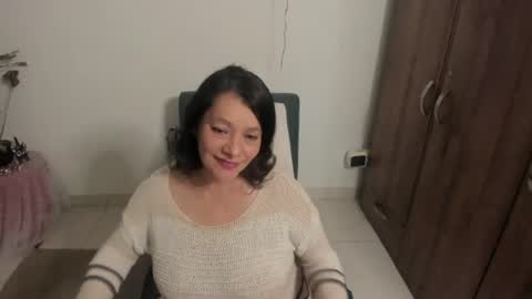 Snapshot of nuit_rose chatting on June 19, 12:26 am nuit_rose online show from June 19, 12:26 am
