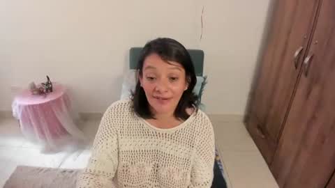 Snapshot of nuit_rose chatting on July 23, 2:04 pm nuit_rose online show from July 23, 2:04 pm