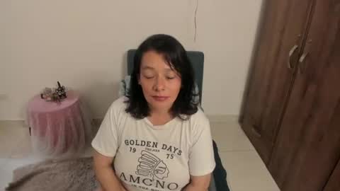 Snapshot of nuit_rose chatting on July 25, 12:58 pm nuit_rose online show from July 25, 12:58 pm
