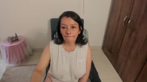 Snapshot of nuit_rose chatting on July 29, 1:09 pm nuit_rose online show from July 29, 1:09 pm