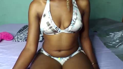 nukshypipi online show from April 25, 9:01 am