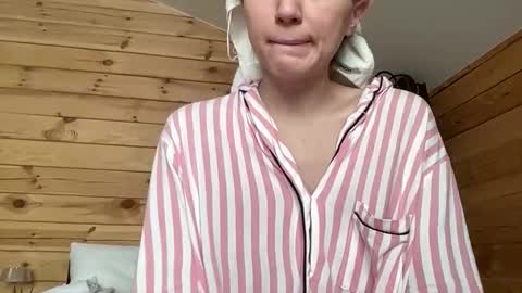 Ema online show from November 13, 5:17 am