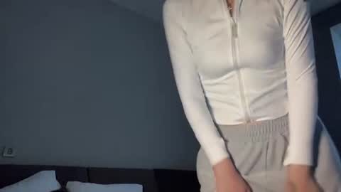 Snapshot of nursedoll chatting on April 7, 9:32 am Ema online show from April 7, 9:32 am