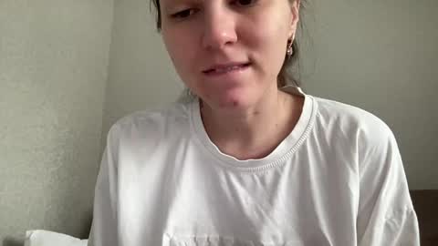 Snapshot of nursedoll chatting on April 21, 10:54 am Ema online show from April 21, 10:54 am