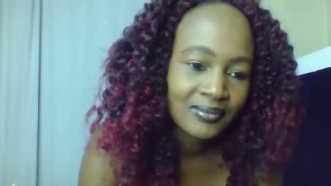 Snapshot of nutgal_ chatting on December 5, 8:01 am nutgal online show from December 5, 8:01 am