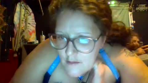 nutthousefunnyfarm online show from December 19, 4:08 am