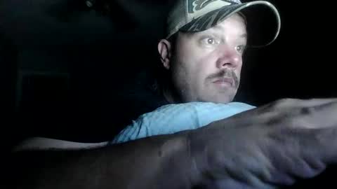 nuttincowboy727272 online show from May 10, 3:23 am