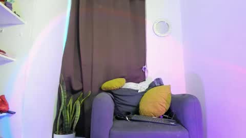 Nia online show from April 27, 11:03 pm