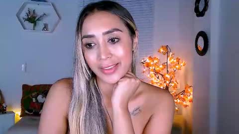 Nycole online show from December 13, 5:49 am