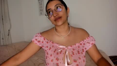 Snapshot of nykhor_paul chatting on December 4, 12:42 am Vanessa online show from December 4, 12:42 am