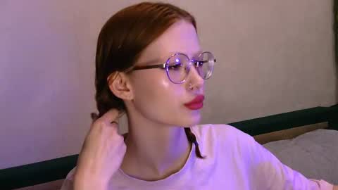Snapshot of nyra_thira chatting on July 4, 10:49 pm nyra_thira online show from July 4, 10:49 pm