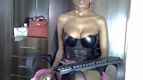 Snapshot of nyverra chatting on May 27, 6:43 am nyverra online show from May 27, 6:43 am
