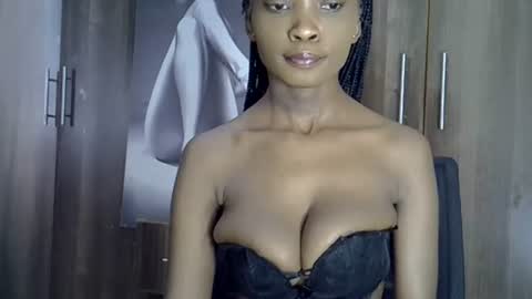 Snapshot of nyverra chatting on July 7, 7:23 am nyverra online show from July 7, 7:23 am