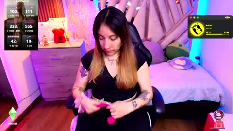Snapshot of nyx_andria chatting on June 4, 2:17 am Alex . online show from June 4, 2:17 am