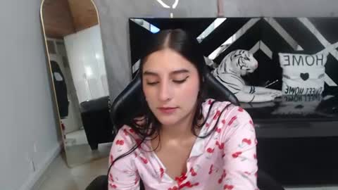 Nia  online show from July 10, 2:52 pm